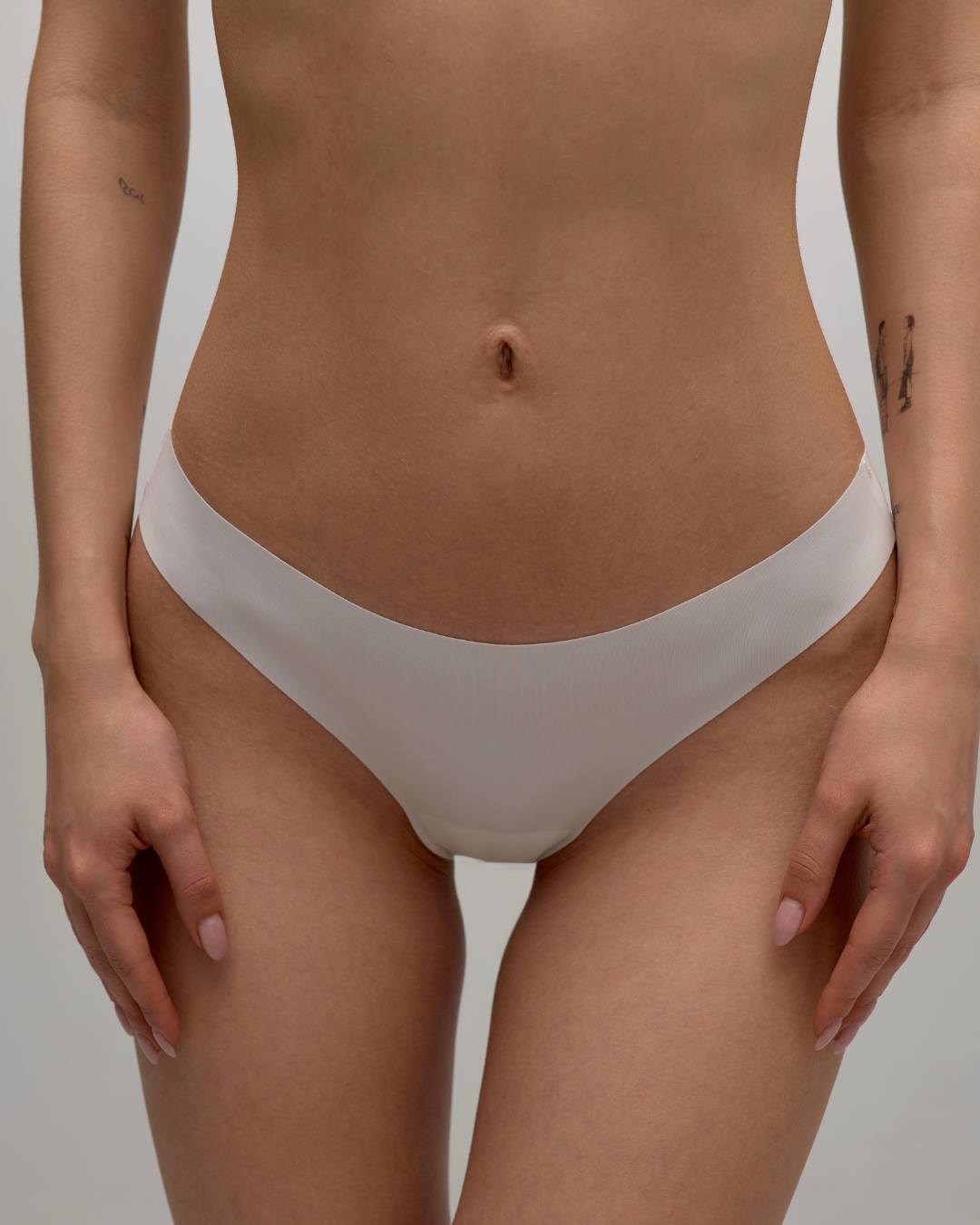 SoftForm Seamless Mid-Rise Thongs, White
